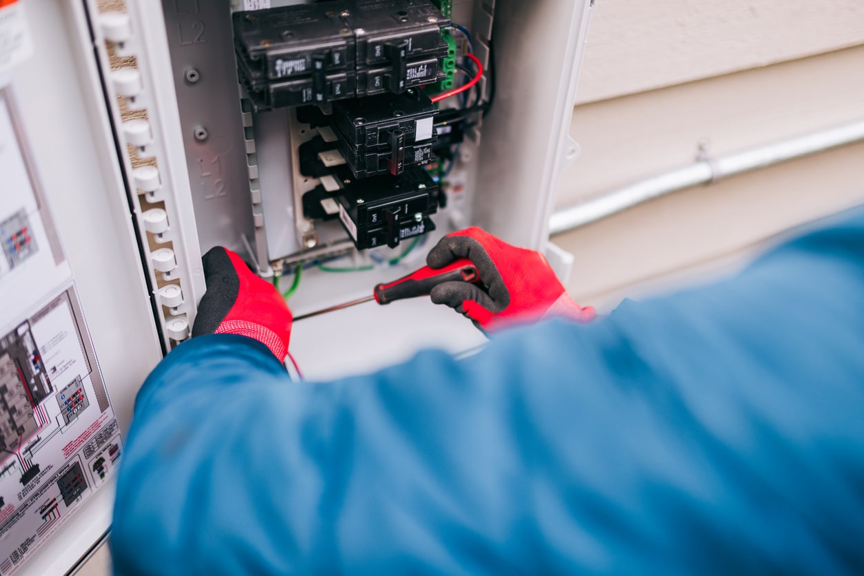 You are currently viewing What Are Signs an Electrical Panel Needs Upgrading?